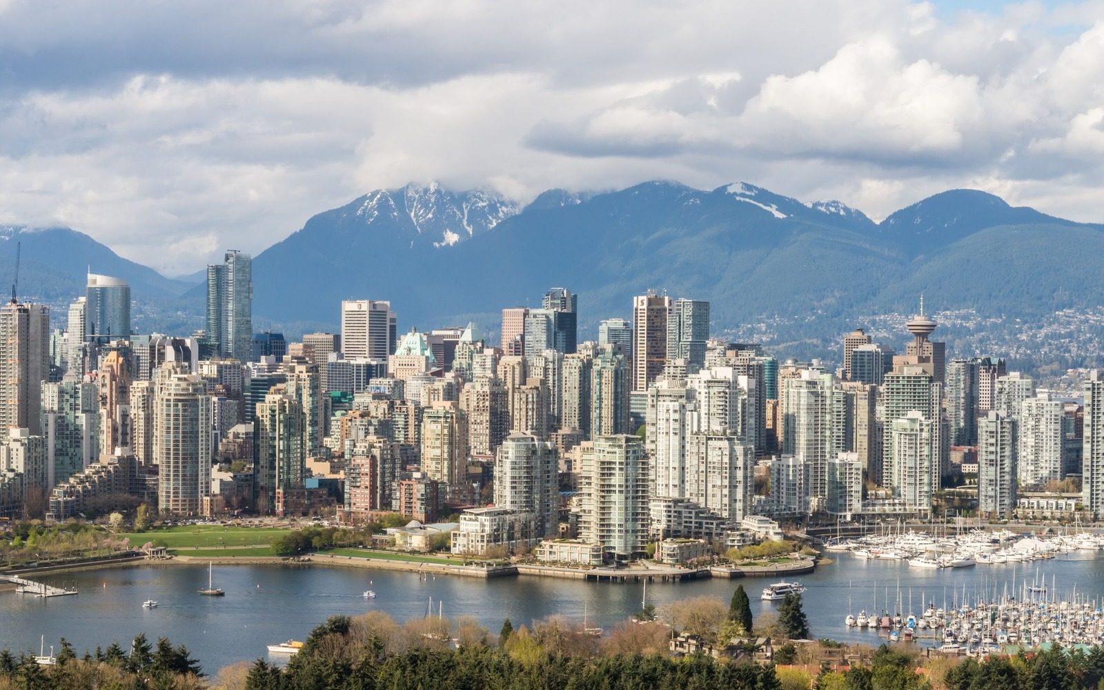 Vancouver, British Columbia: custom hockey jerseys delivered to local teams Vancouver, British Columbia: custom hockey jerseys delivered to local teams